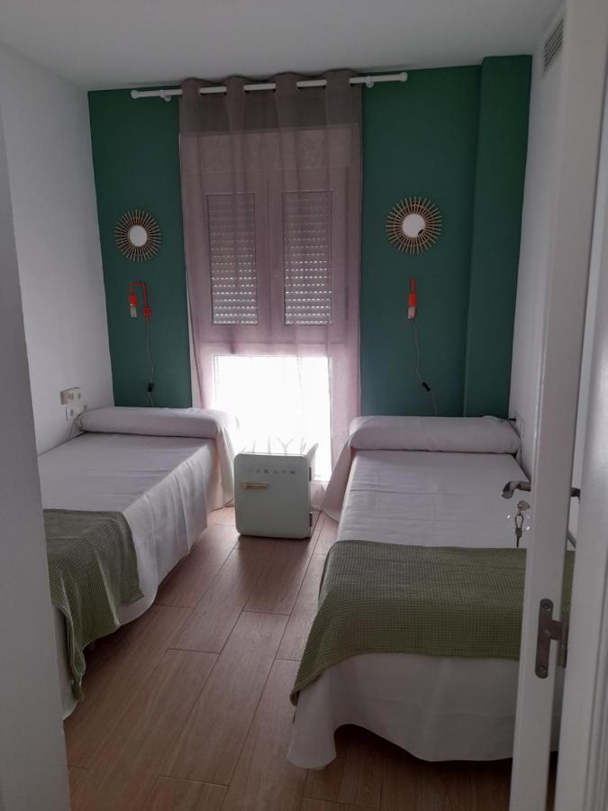 Hostal Casandra - Antiguo Hostal Los Valencianos Коніль-де-ла-Фронтера Номер фото