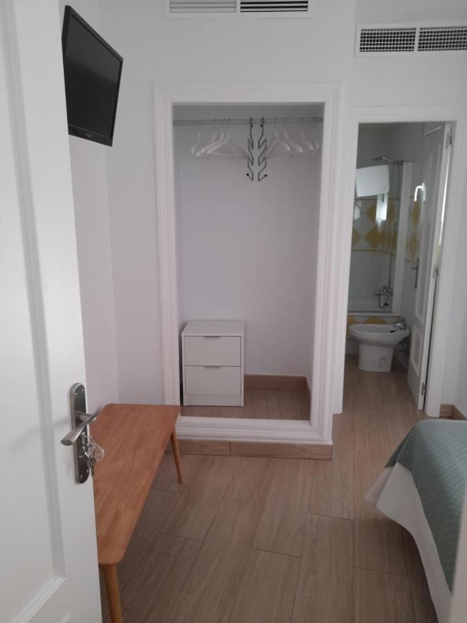 Hostal Casandra - Antiguo Hostal Los Valencianos Коніль-де-ла-Фронтера Номер фото