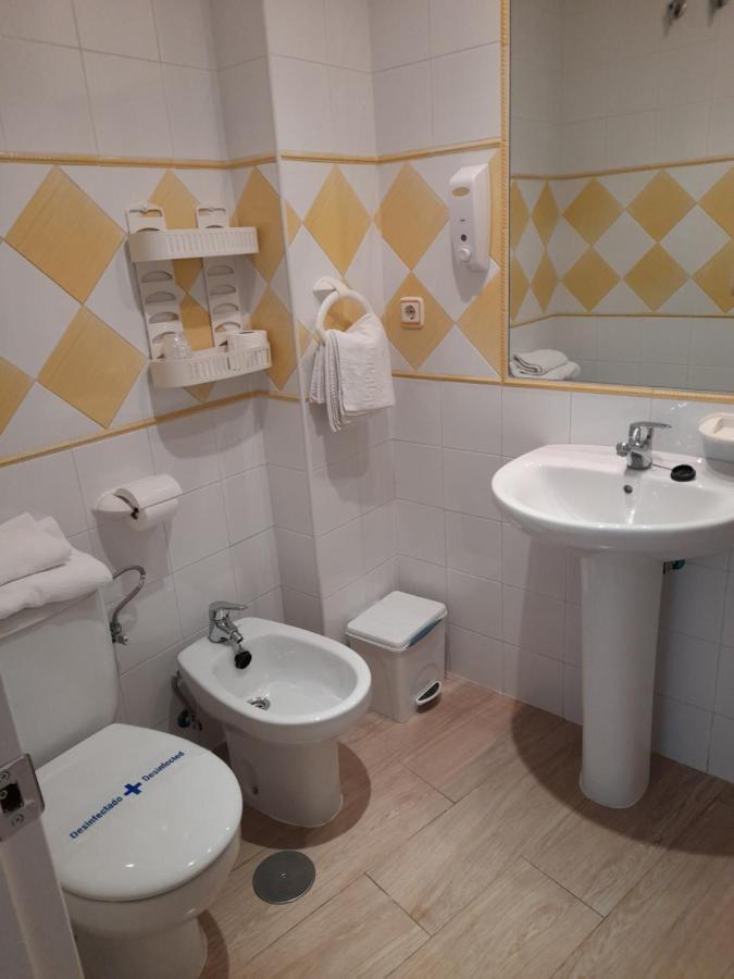 Hostal Casandra - Antiguo Hostal Los Valencianos Коніль-де-ла-Фронтера Номер фото