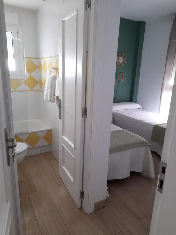 Hostal Casandra - Antiguo Hostal Los Valencianos Коніль-де-ла-Фронтера Номер фото