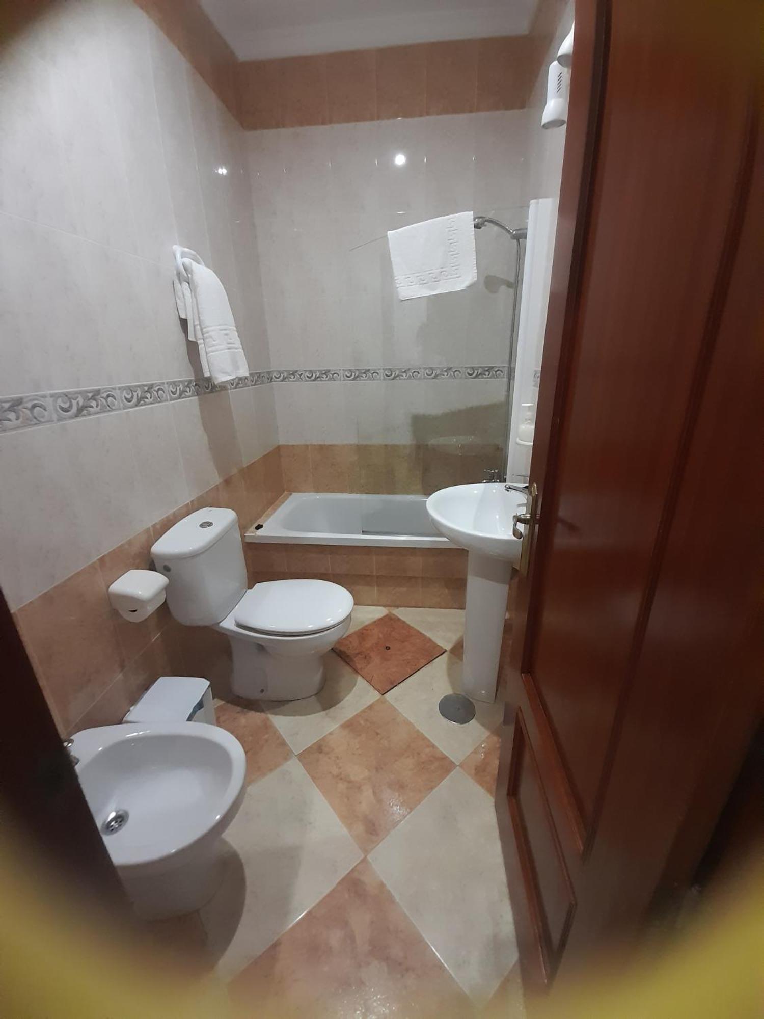 Hostal Casandra - Antiguo Hostal Los Valencianos Коніль-де-ла-Фронтера Екстер'єр фото